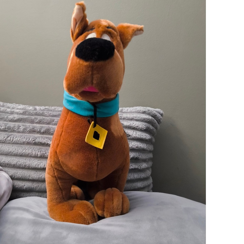 Vintage 1997 Scooby Doo 17" Sitting Plush